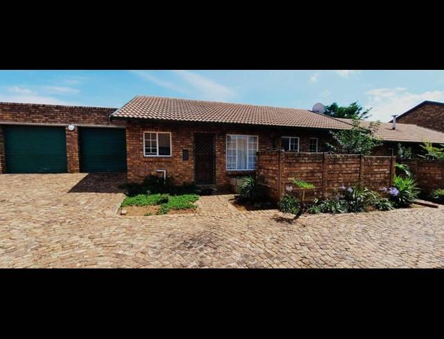 2 BEDROOM TOWNHOUSE FOR SALE IN HIGHVELD